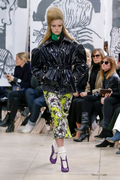 Look 16